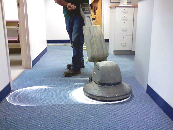 Dry foam carpet shampooing with rotary machine