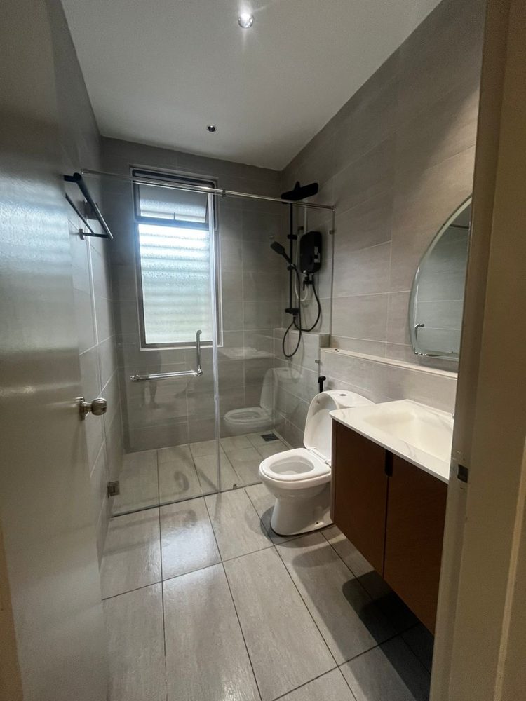 Family bathroom after post-renovation cleaning by Ultra Cleaning