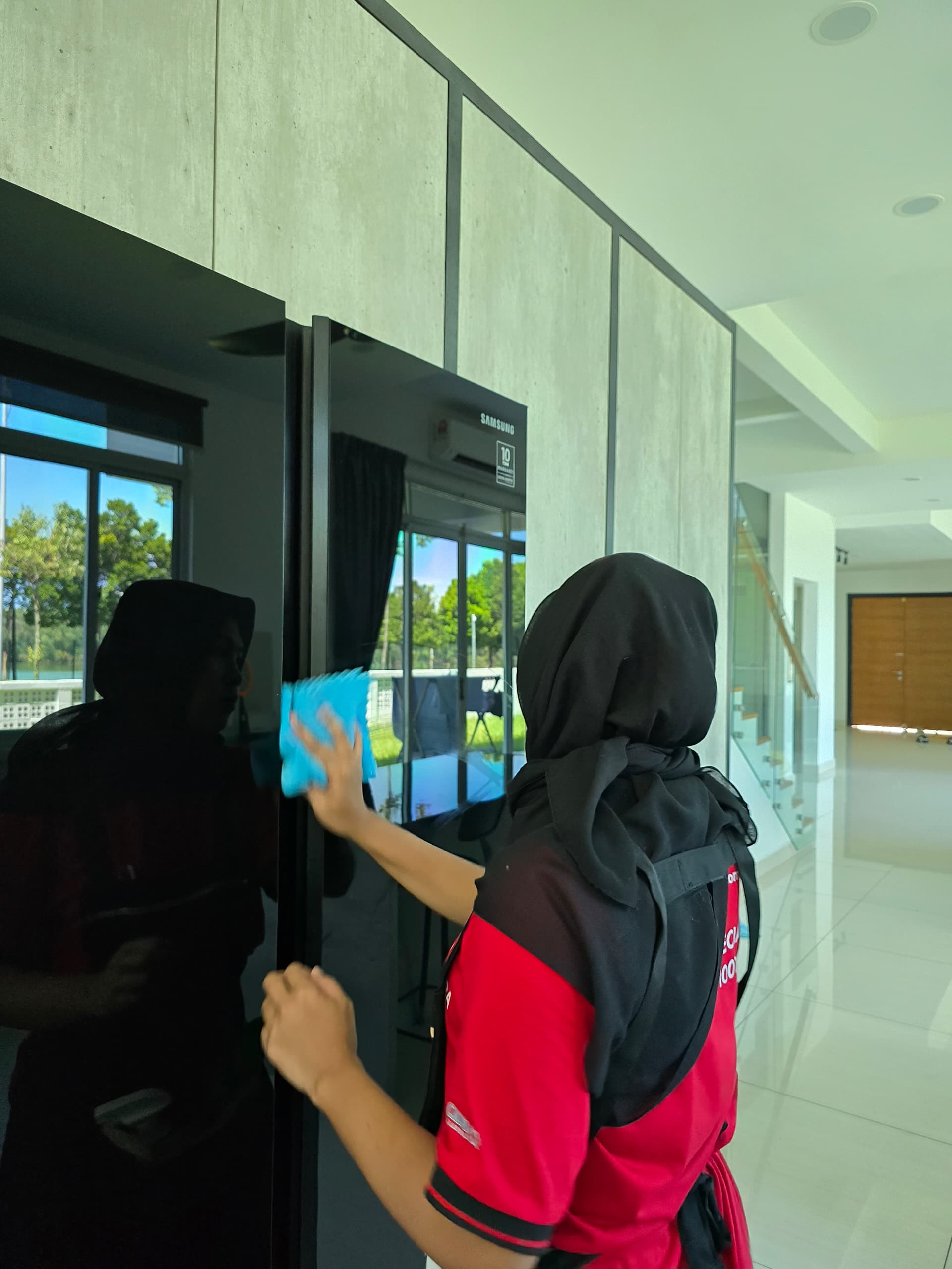 Ultra Cleaning specialist cleaning a refrigerator